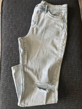Jessica Simpson Light Wash Straight Leg Jeans with Knee Distress